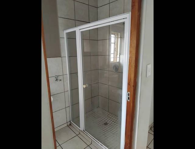 1 BEDROOM PROPERTY TO RENT IN KANNONIERS PARK